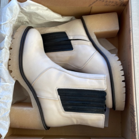 New In Box Free People James Chelsea Boot - Picture 3 of 6
